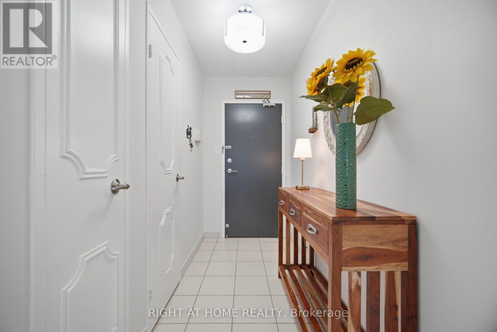 301 - 1580 Mississauga Valley Boulevard, Mississauga, Ontario  L5A 3T8 - Photo 4 - W13720504