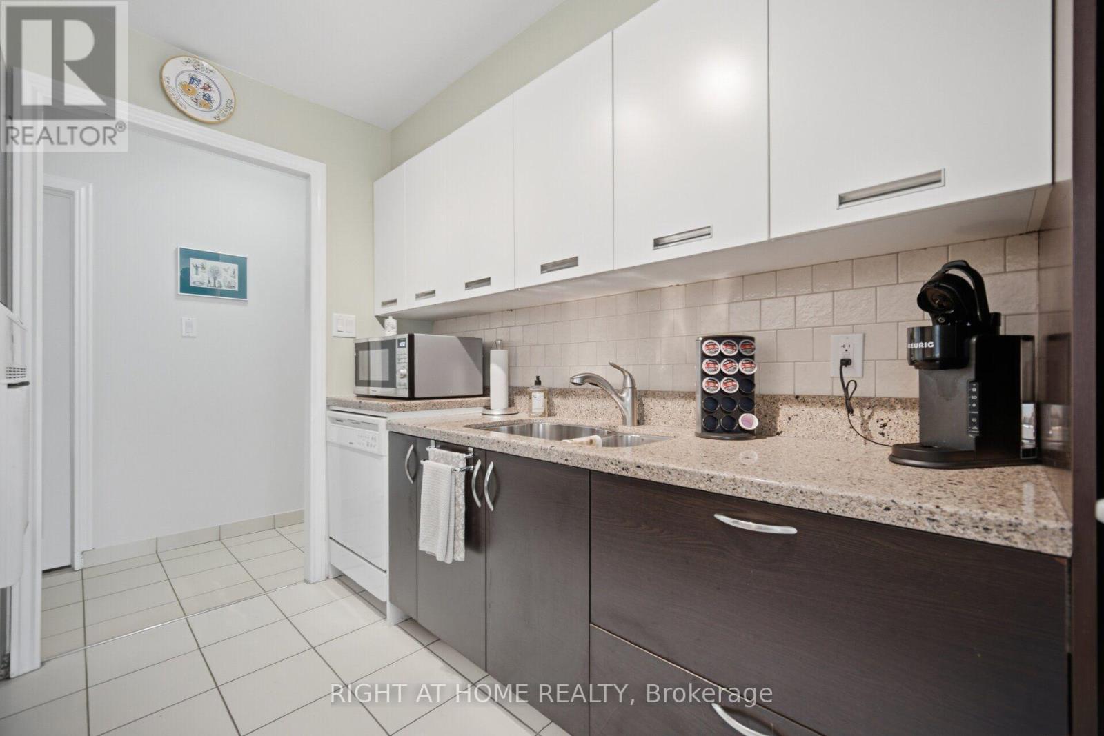 301 - 1580 Mississauga Valley Boulevard, Mississauga, Ontario  L5A 3T8 - Photo 7 - W13720504