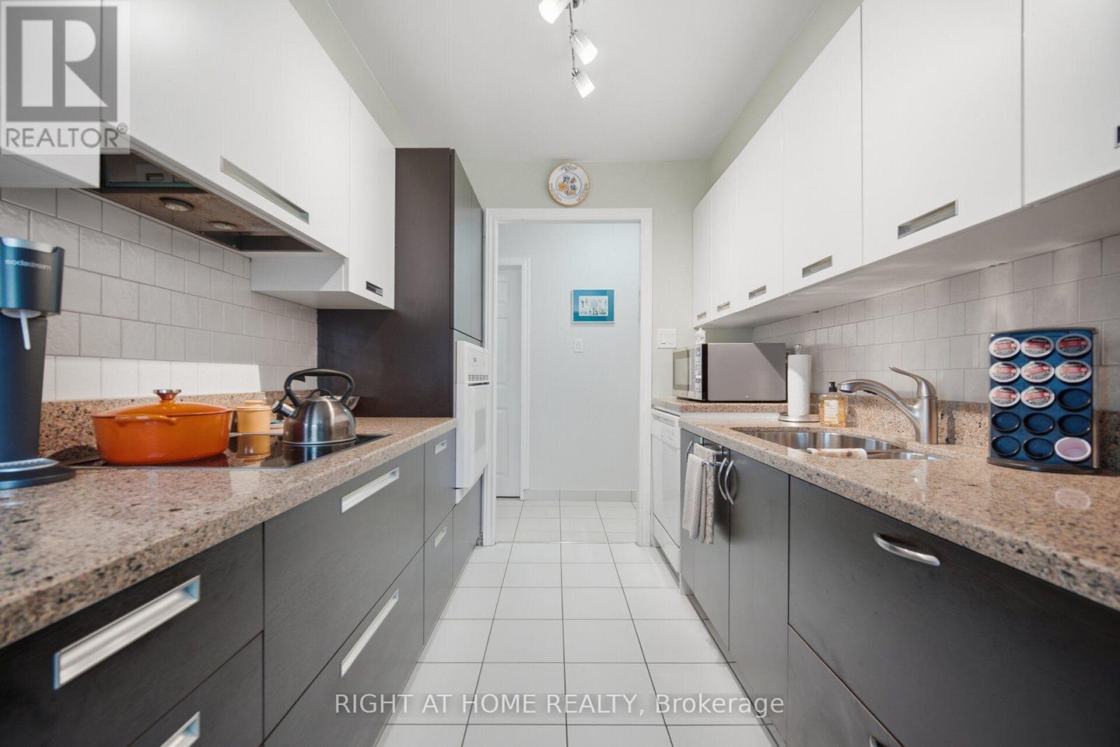 301 - 1580 Mississauga Valley Boulevard, Mississauga, Ontario  L5A 3T8 - Photo 8 - W13720504