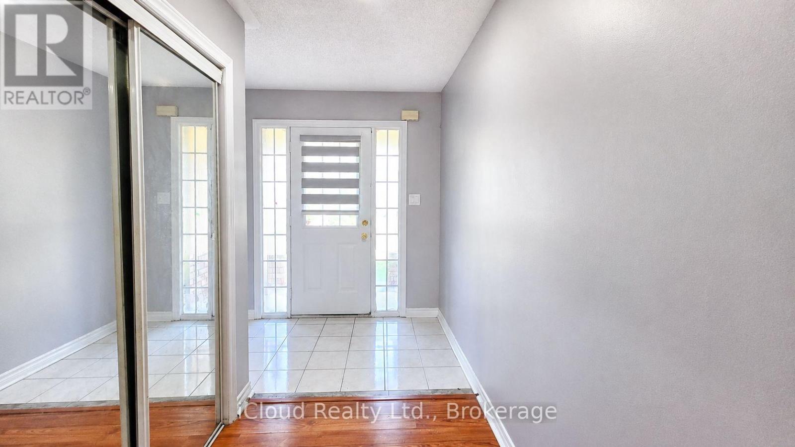 39 Manett Crescent, Brampton, Ontario  L6X 4X4 - Photo 4 - W13710588