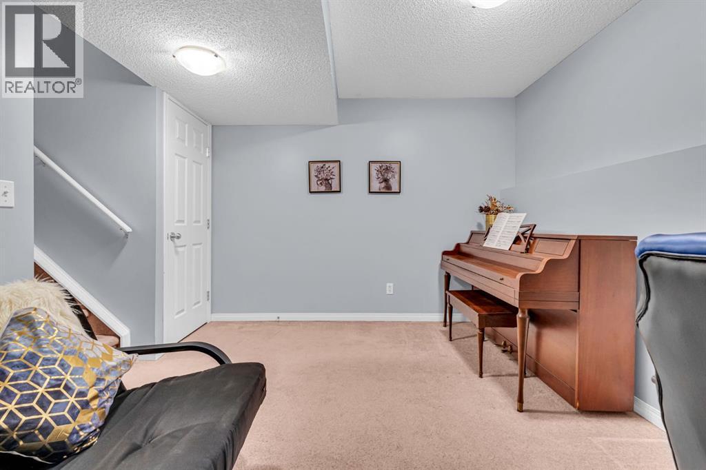 28 Everhollow Way SW, Calgary, Alberta  T2Y 5B4 - Photo 25 - A2339071