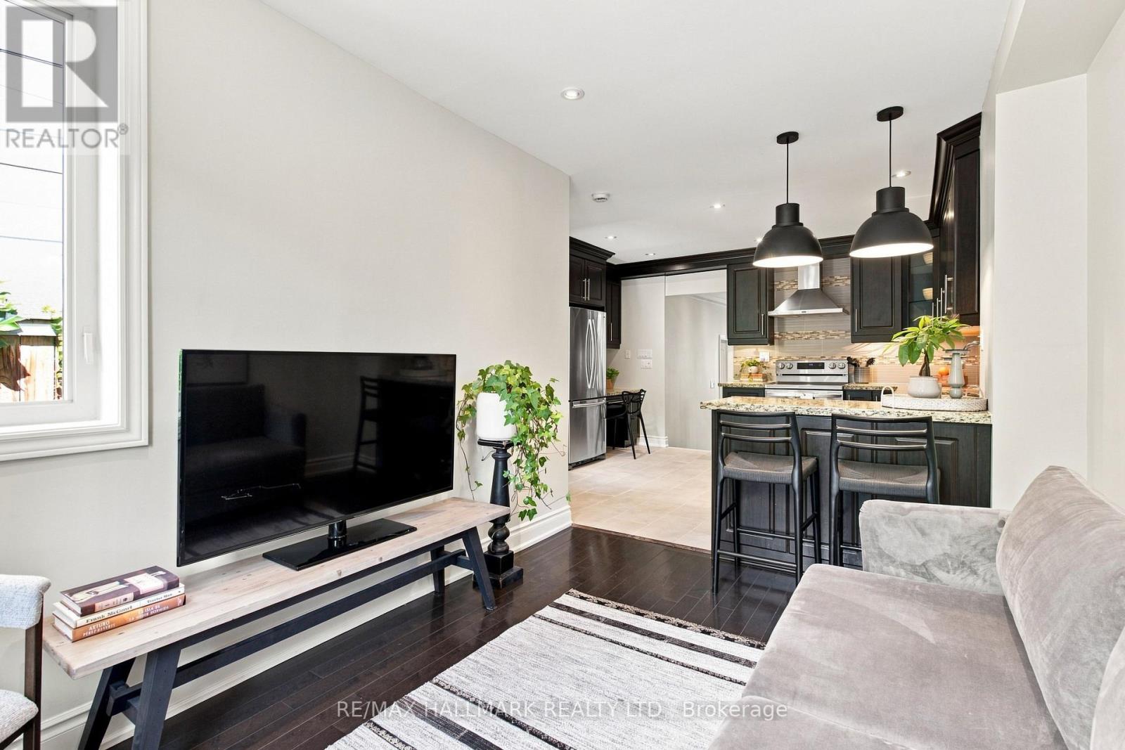 76 Pape Avenue, Toronto, Ontario  M4M 2V6 - Photo 17 - E13720526