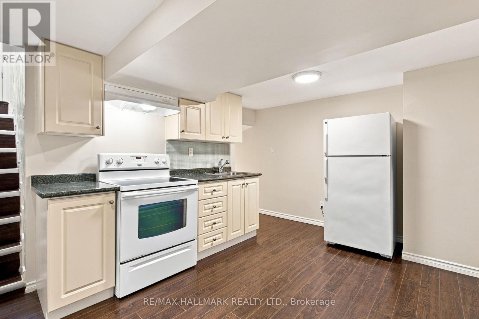 76 Pape Avenue, Toronto, Ontario  M4M 2V6 - Photo 38 - E13720526
