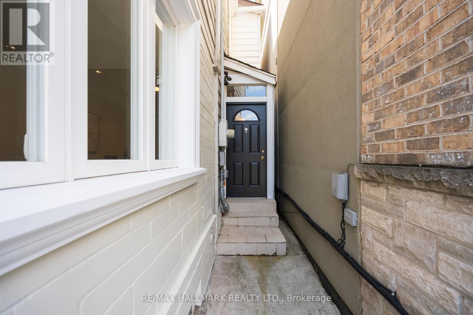 76 Pape Avenue, Toronto, Ontario  M4M 2V6 - Photo 5 - E13720526
