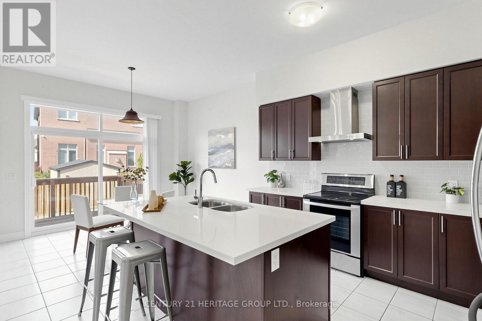 34 Micklefield Avenue, Whitby, Ontario  L1P 0C3 - Photo 6 - E13720544
