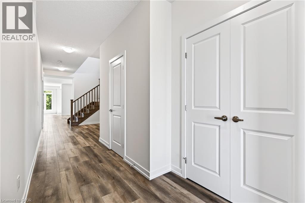 96 Valley Trail Place, Waterdown, Ontario  L8B 2A2 - Photo 4 - 40858977