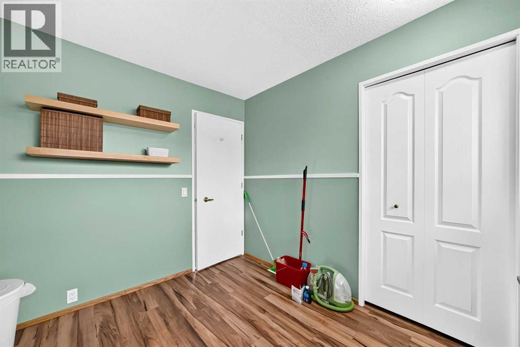 160 Dover Ridge Bay SE, Calgary, Alberta  T2B 2B5 - Photo 17 - A2340132