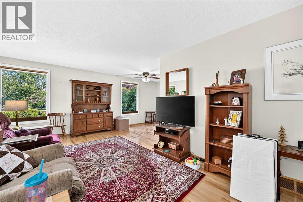 160 Dover Ridge Bay SE, Calgary, Alberta  T2B 2B5 - Photo 6 - A2340132