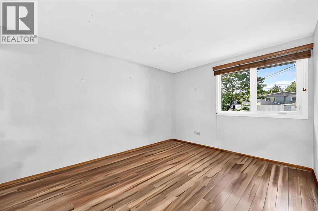 160 Dover Ridge Bay SE, Calgary, Alberta  T2B 2B5 - Photo 13 - A2340132