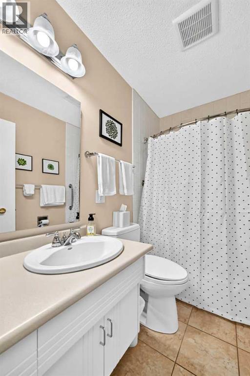 160 Dover Ridge Bay SE, Calgary, Alberta  T2B 2B5 - Photo 21 - A2340132