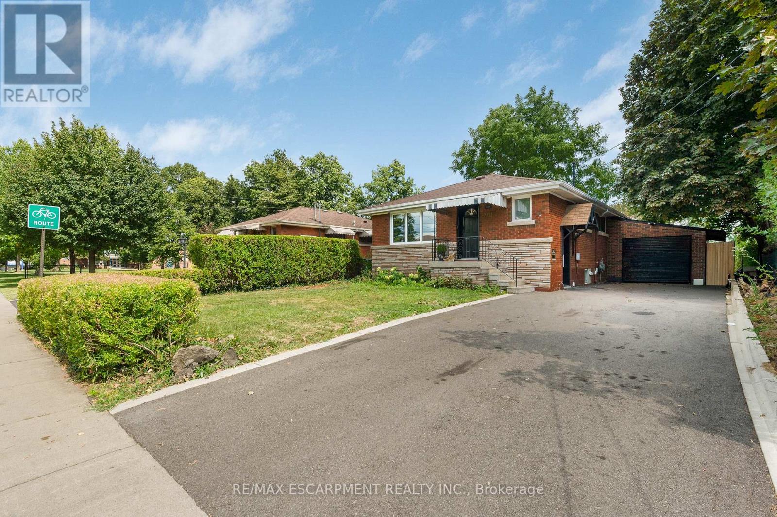 201 Terrace Drive, Hamilton, Ontario  L9A 2Z2 - Photo 2 - X13720566
