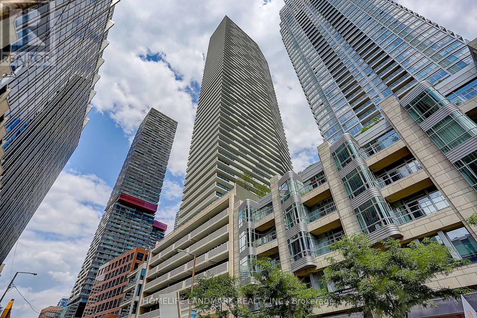 3304 - 2221 Yonge Street, Toronto, Ontario  M4S 2B4 - Photo 2 - C13712668