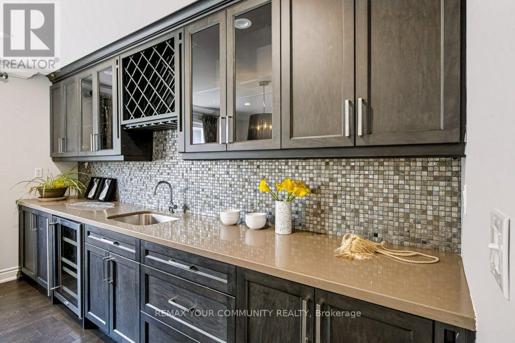 331 Maplehurst Avenue, Toronto, Ontario  M2N 3C7 - Photo 6 - C13720470