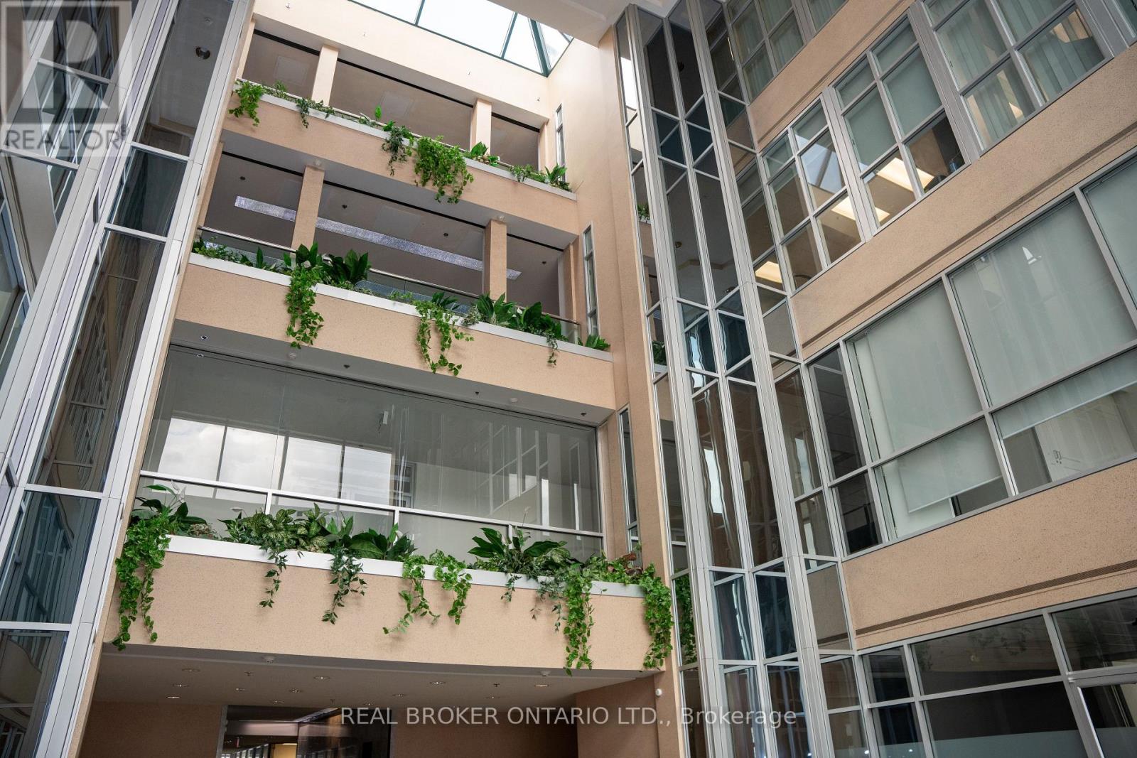 303 - 989 Derry Road, Mississauga, Ontario  L5T 2J8 - Photo 4 - W13690140