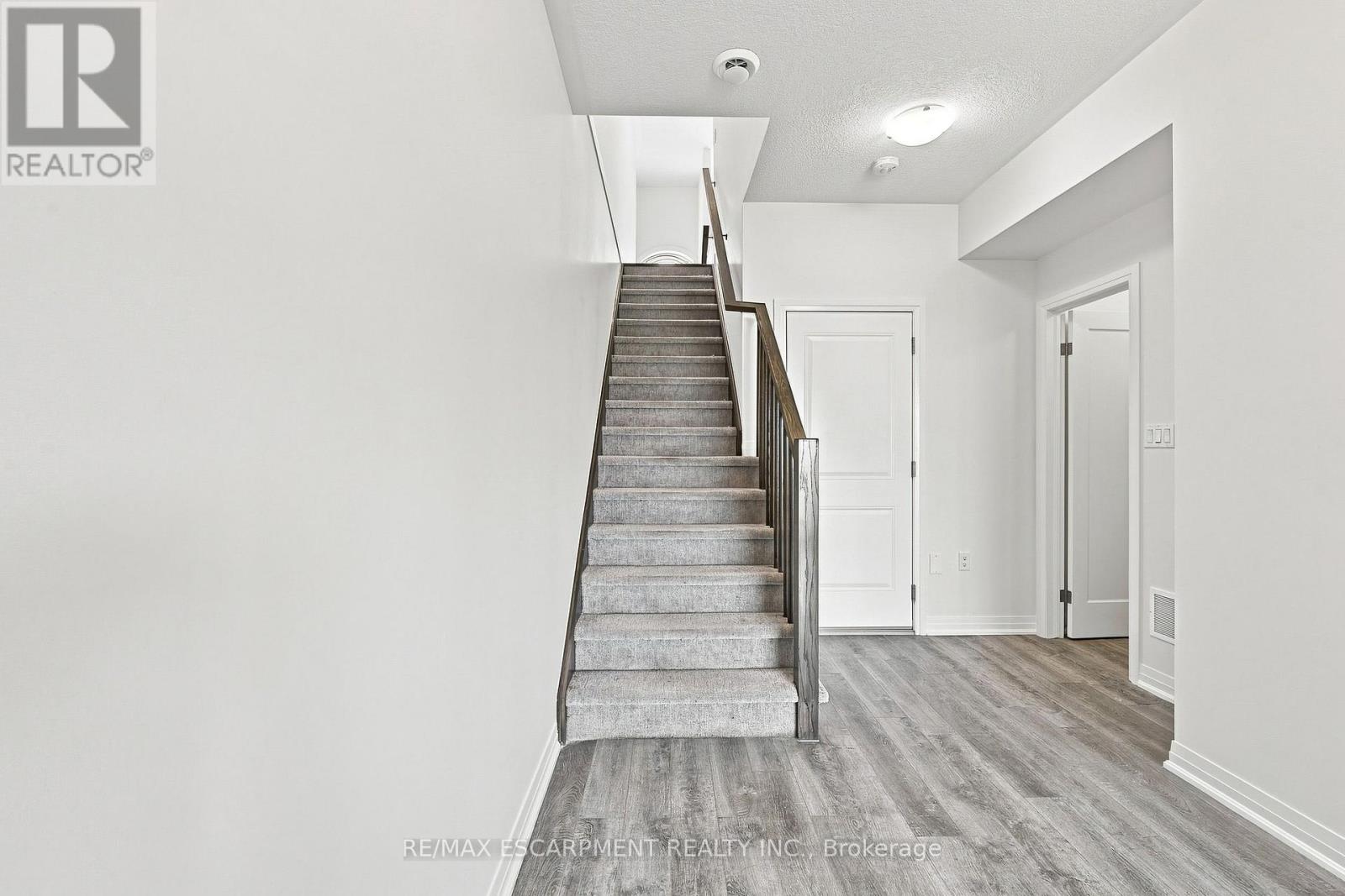 94 Laguna Village Crescent, Hamilton, Ontario  L0R 1P0 - Photo 19 - X13712148