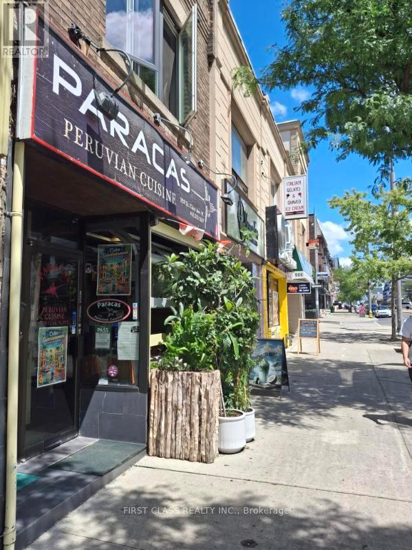 992 St Clair Avenue W — photo 2