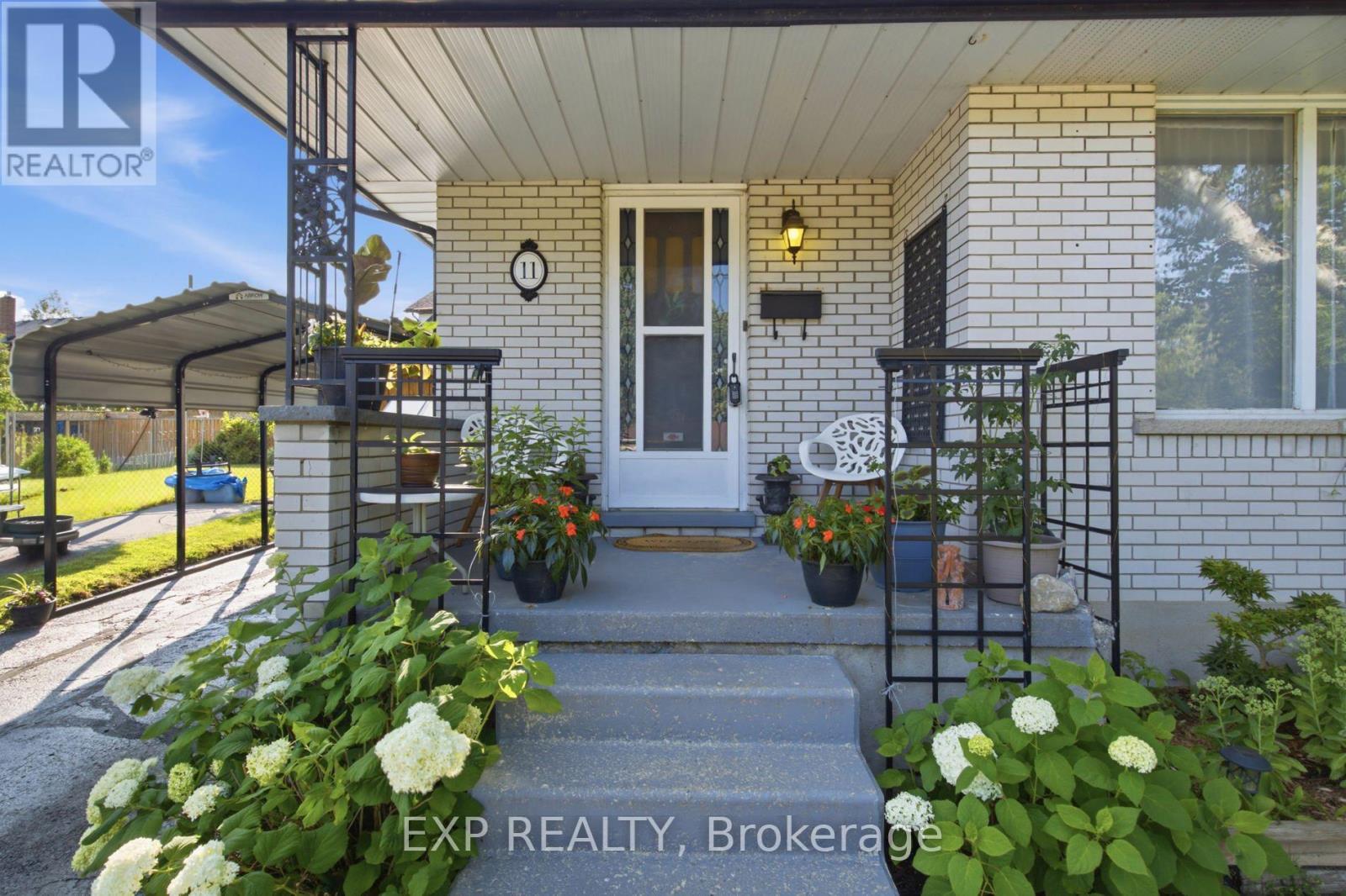 11 Summit Crescent, Guelph, Ontario  N1H 1S2 - Photo 3 - X13607454