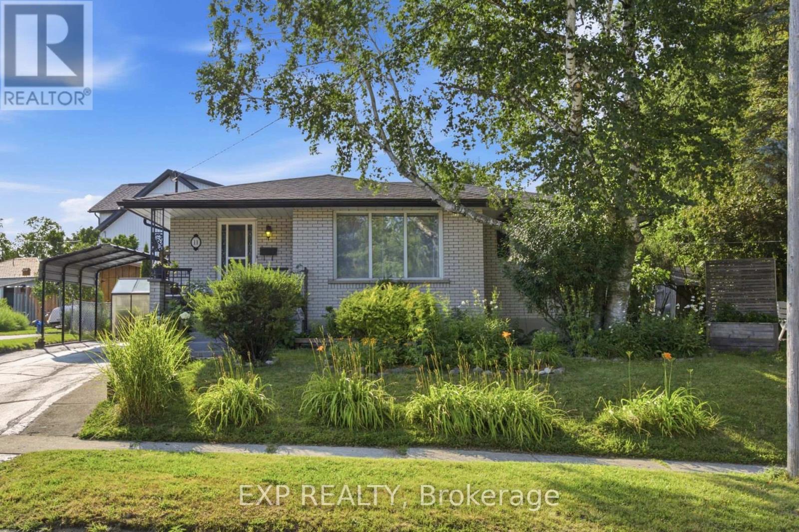 11 Summit Crescent, Guelph, Ontario  N1H 1S2 - Photo 2 - X13607454
