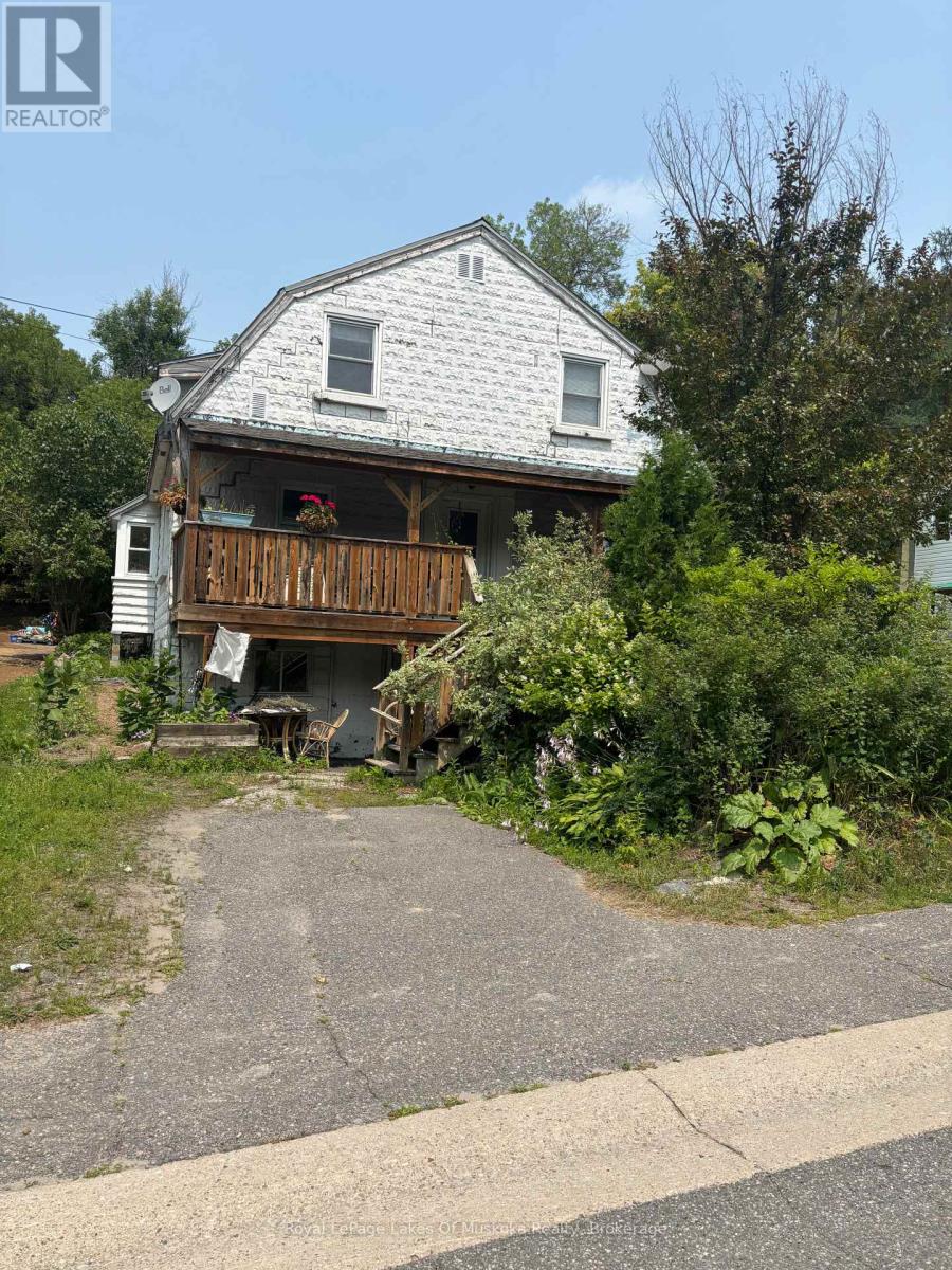 26 CANN STREET, Huntsville, Ontario