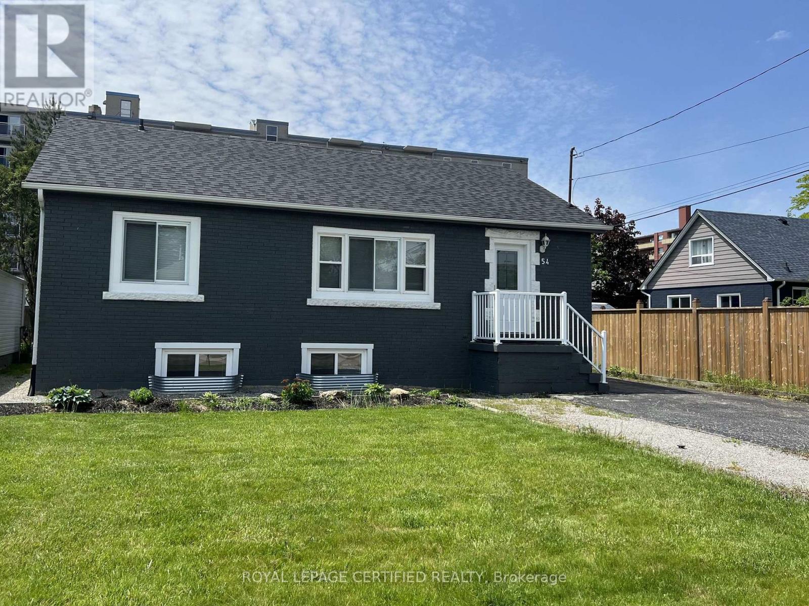54 DUNCOMBE DRIVE, Hamilton, Ontario