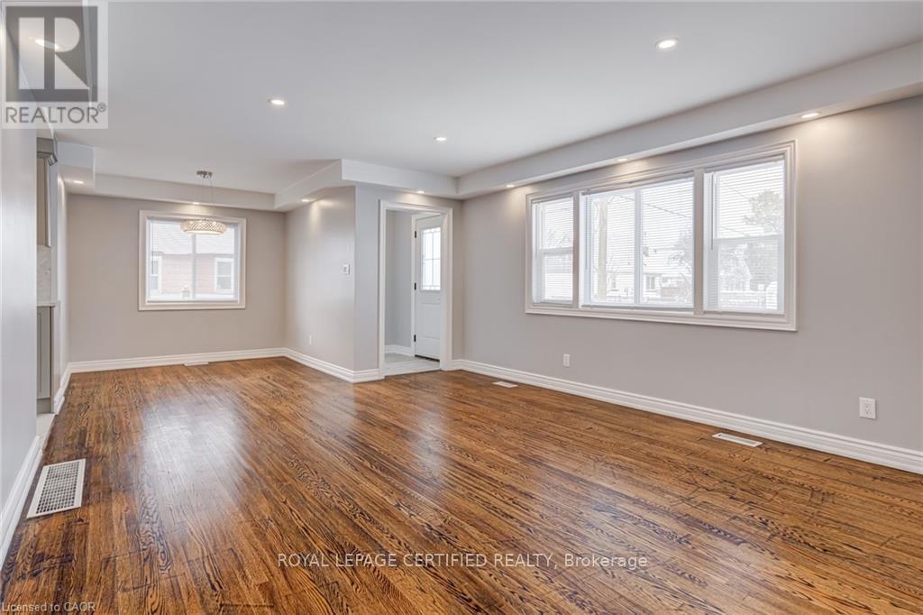 54 Duncombe Drive, Hamilton, Ontario  L9A 2G2 - Photo 3 - X13720678
