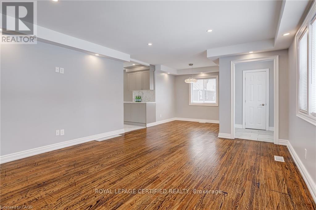 54 Duncombe Drive, Hamilton, Ontario  L9A 2G2 - Photo 5 - X13720678
