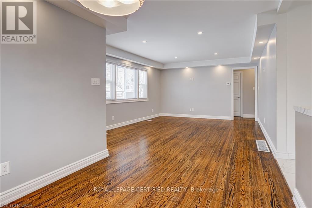 54 Duncombe Drive, Hamilton, Ontario  L9A 2G2 - Photo 7 - X13720678
