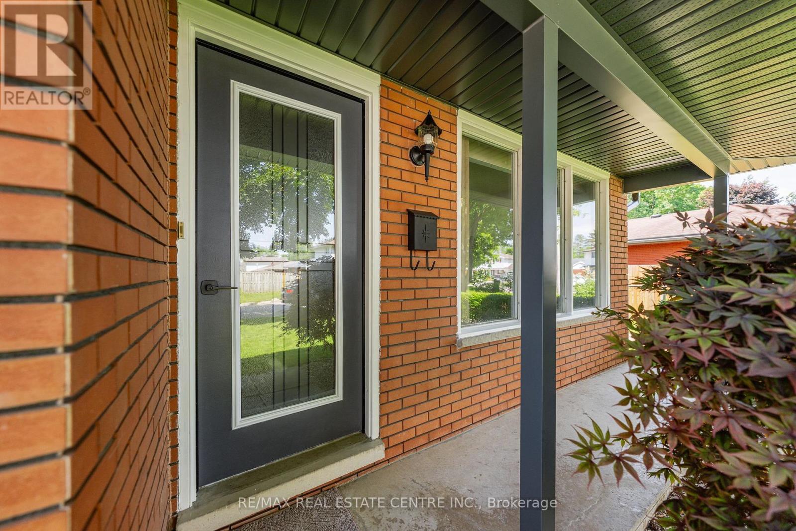 120 Arrowhead Crescent, Kitchener, Ontario  N2P 1B9 - Photo 3 - X13720686