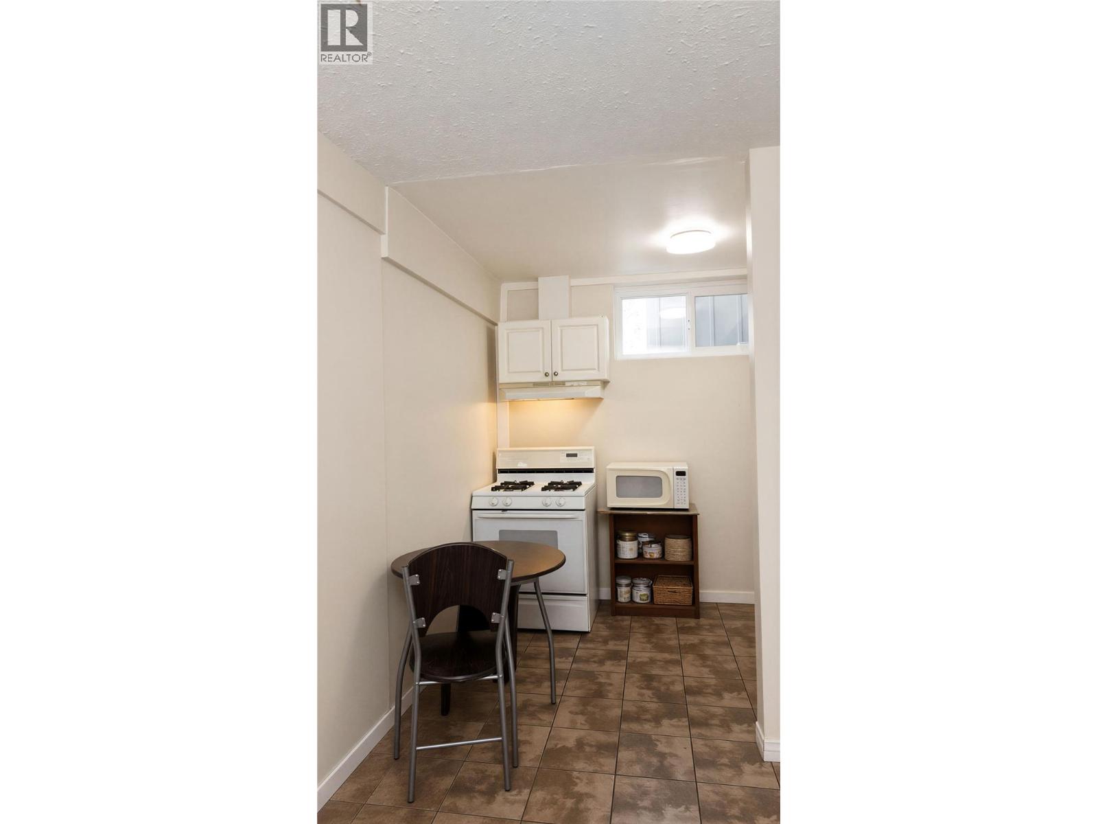 1286 Monashee Court, Kamloops, British Columbia  V2C 6B4 - Photo 11 - 10397974
