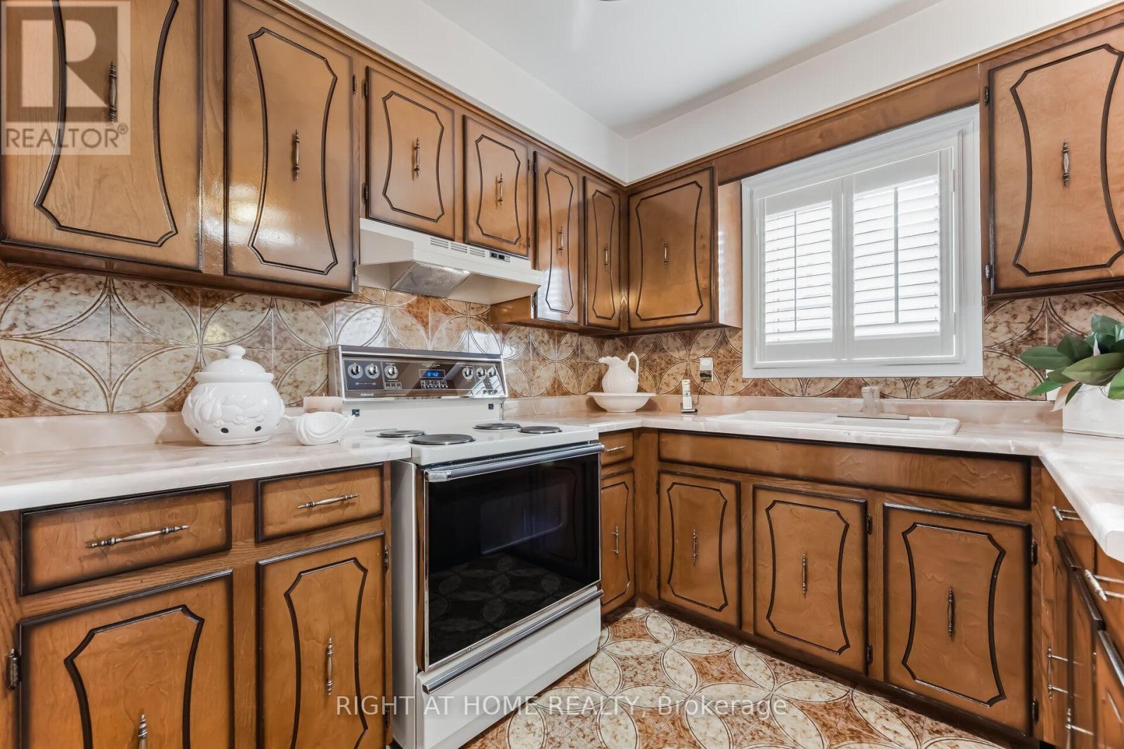 3938 Midhurst Lane, Mississauga, Ontario  L4Z 1C7 - Photo 11 - W13720692