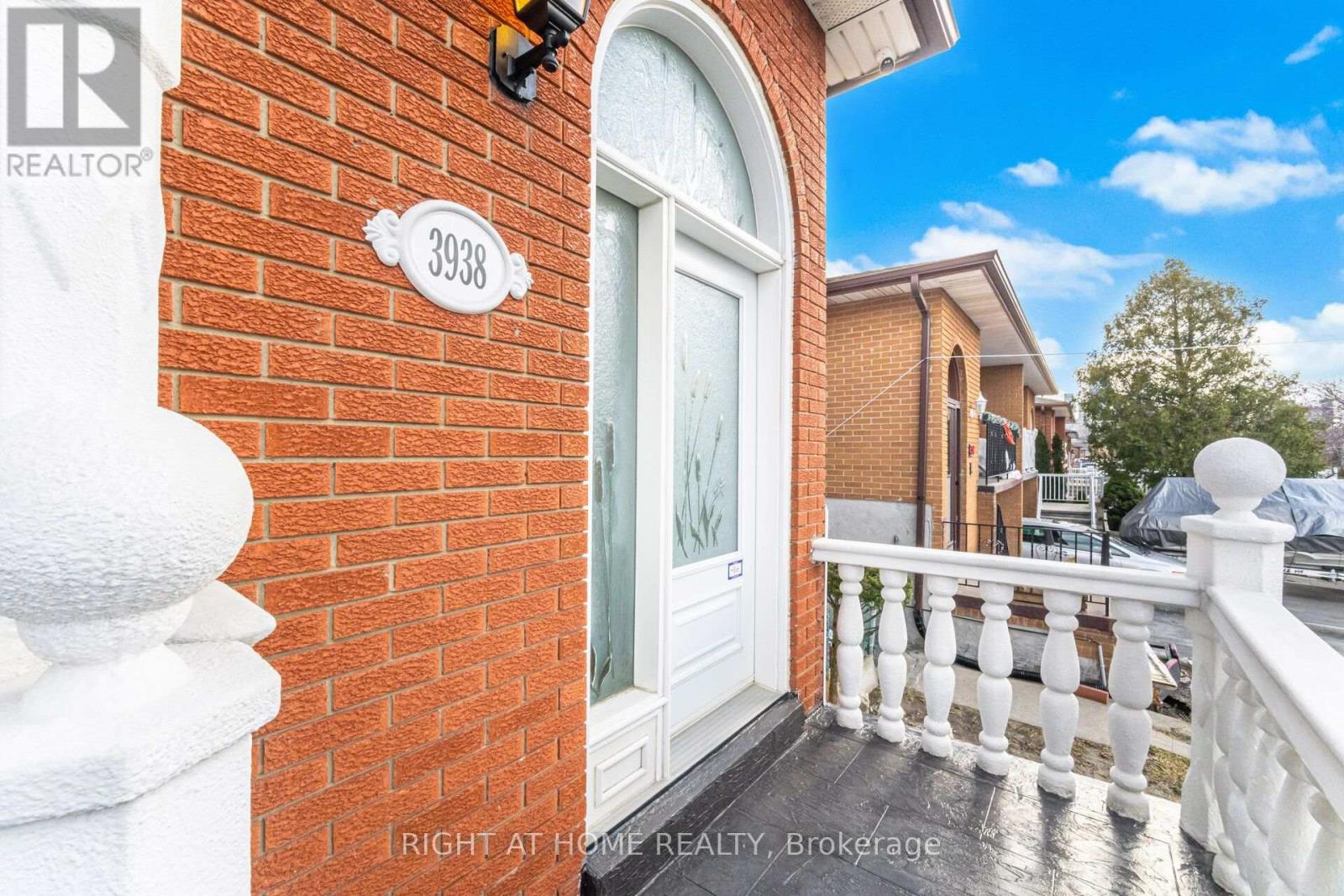 3938 Midhurst Lane, Mississauga, Ontario  L4Z 1C7 - Photo 4 - W13720692