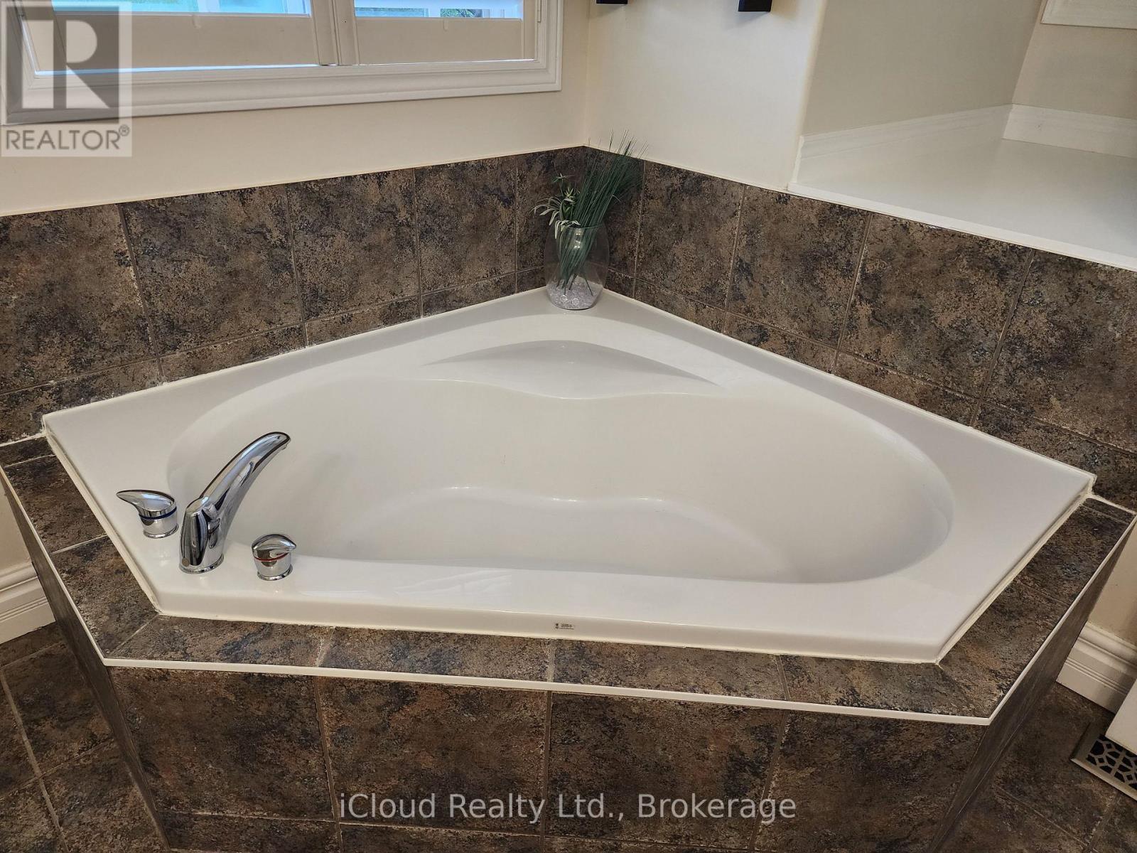 55 Magnificent Way, Hamilton, Ontario  L0R 1C0 - Photo 12 - X13720700