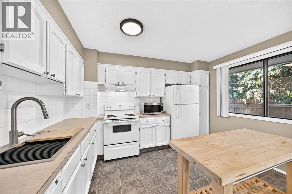 10, 3302 50 Street NW, Calgary, Alberta  T3A 2C6 - Photo 3 - A2339827