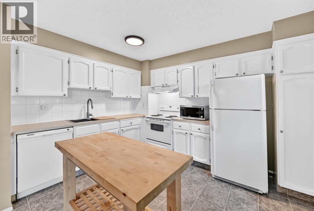10, 3302 50 Street NW, Calgary, Alberta  T3A 2C6 - Photo 2 - A2339827