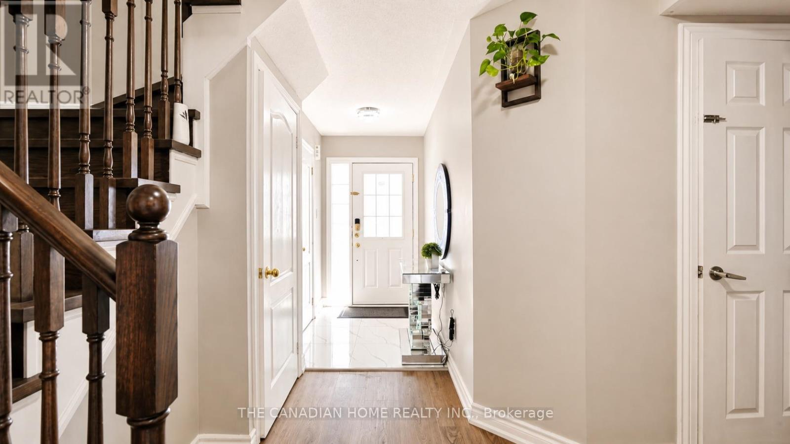 124 Tomabrook Crescent, Brampton, Ontario  L6R 0V5 - Photo 2 - W13720740