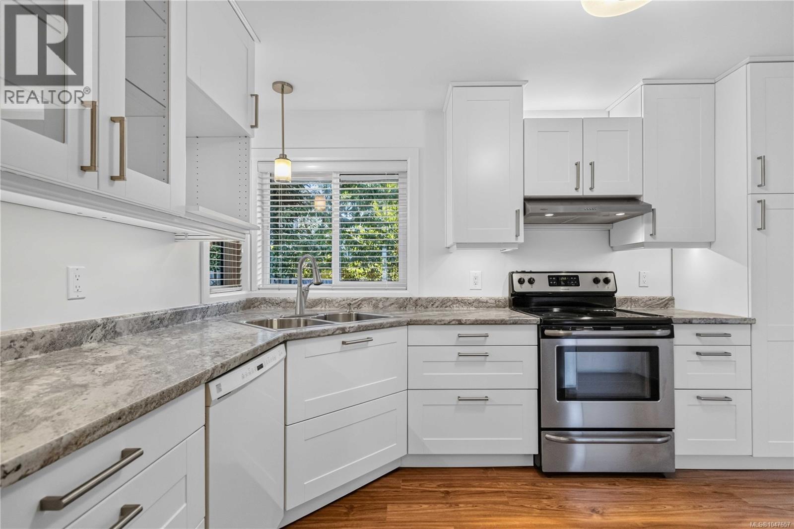 9 3966 Cedar Hill Cross Rd, Saanich, British Columbia  V8P 5R4 - Photo 9 - 1047657