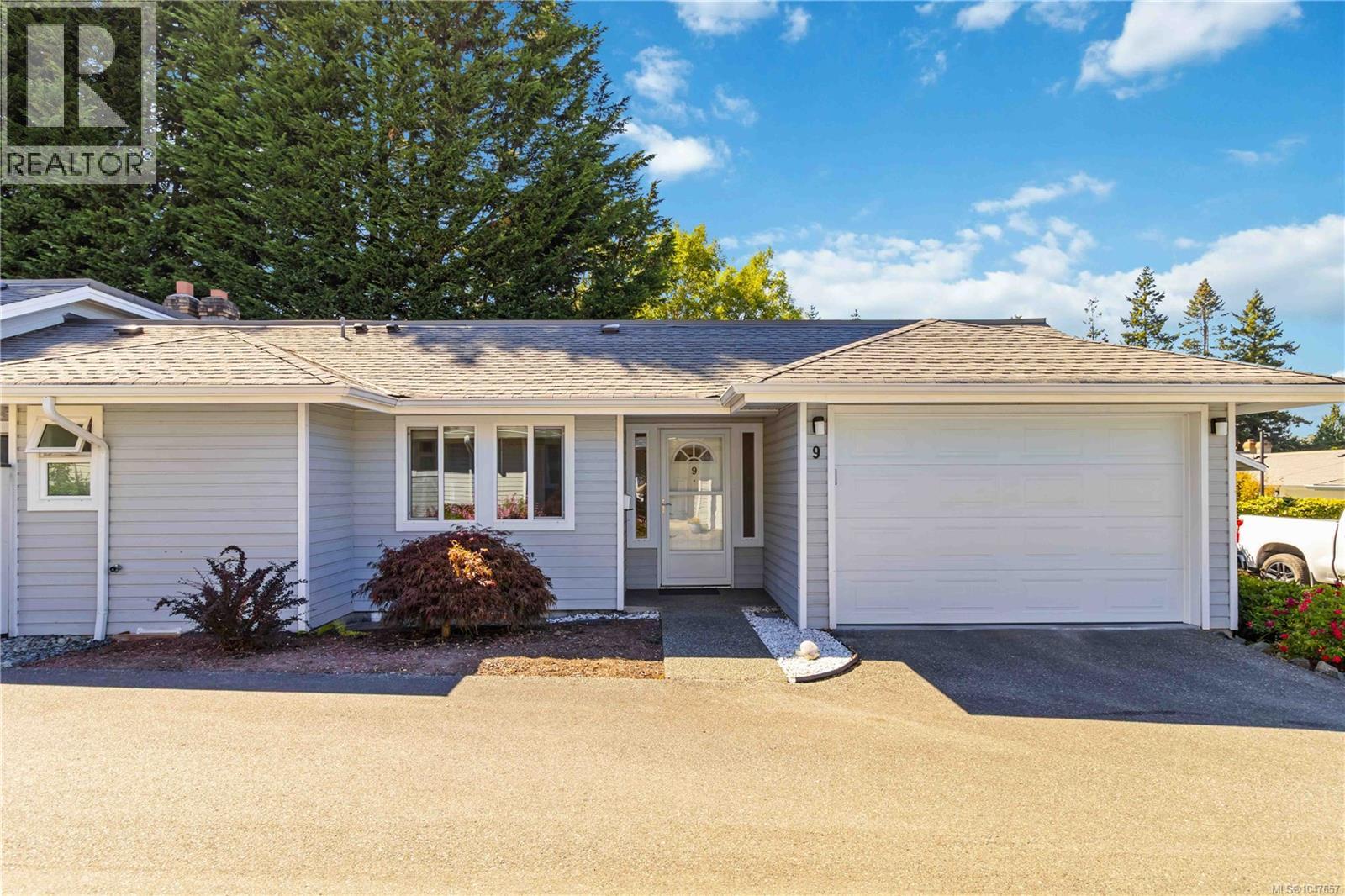 9 3966 Cedar Hill Cross Rd, Saanich, British Columbia  V8P 5R4 - Photo 2 - 1047657