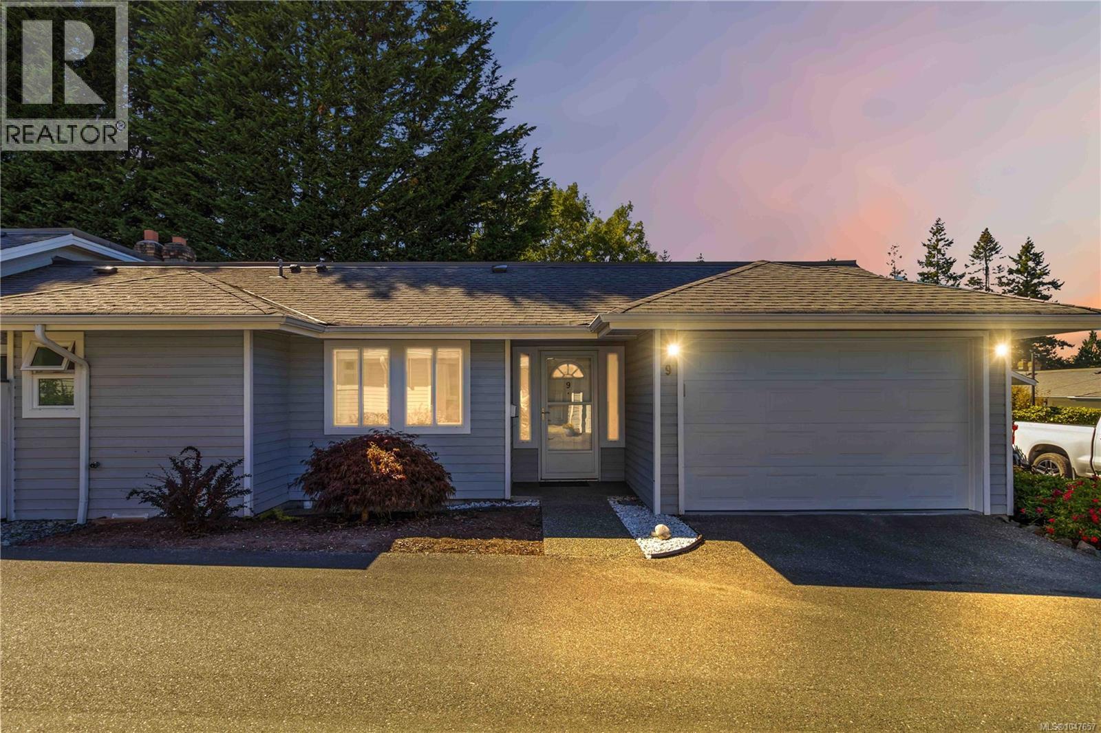 9 3966 Cedar Hill Cross Rd, Saanich, British Columbia  V8P 5R4 - Photo 4 - 1047657