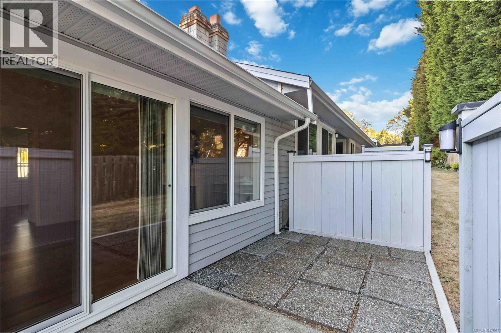 9 3966 Cedar Hill Cross Rd, Saanich, British Columbia  V8P 5R4 - Photo 38 - 1047657