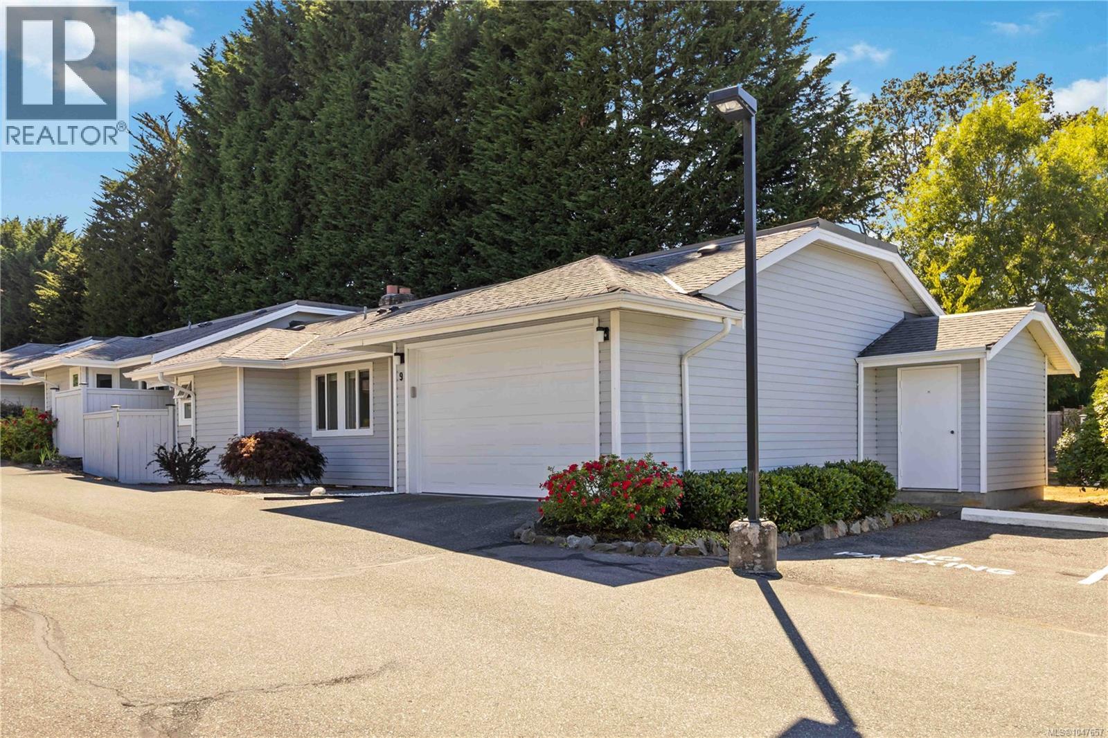 9 3966 Cedar Hill Cross Rd, Saanich, British Columbia  V8P 5R4 - Photo 3 - 1047657