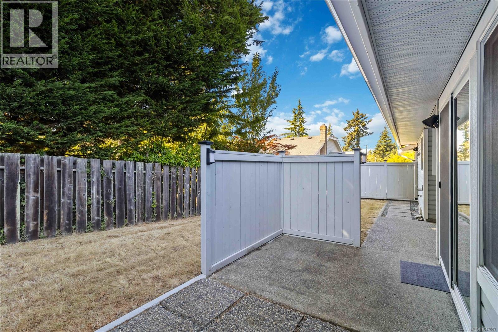 9 3966 Cedar Hill Cross Rd, Saanich, British Columbia  V8P 5R4 - Photo 36 - 1047657