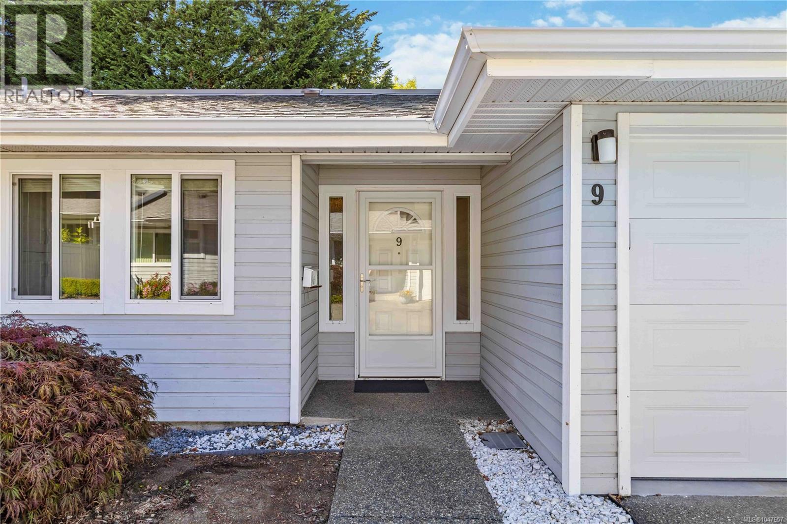 9 3966 Cedar Hill Cross Rd, Saanich, British Columbia  V8P 5R4 - Photo 5 - 1047657