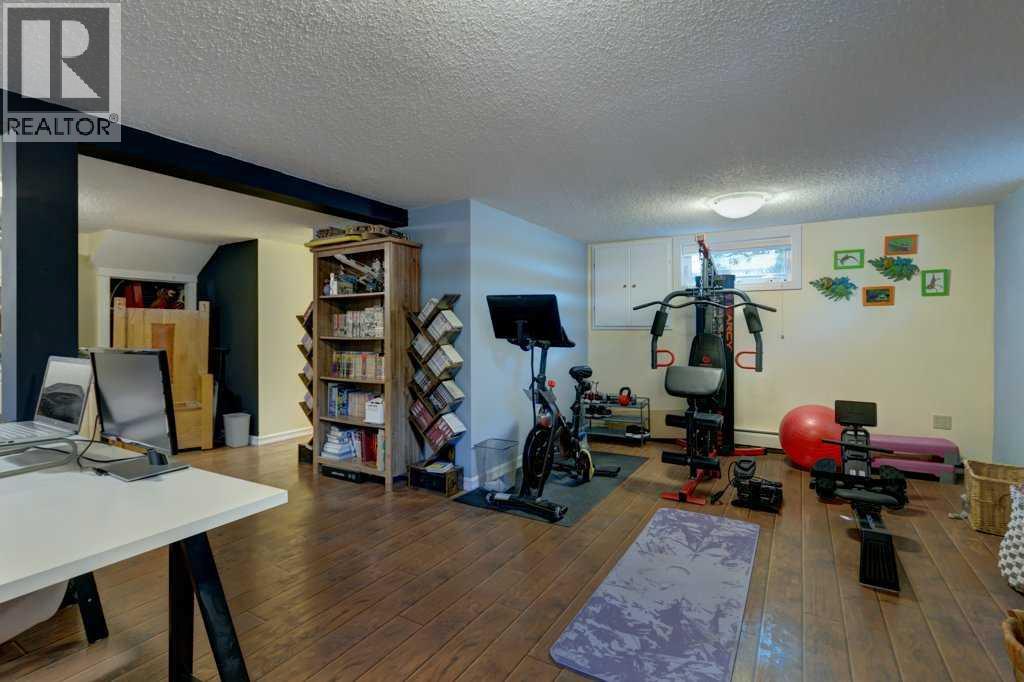 128 Chinook Drive Sw, Calgary, Alberta  T2V 2P9 - Photo 37 - A2340246