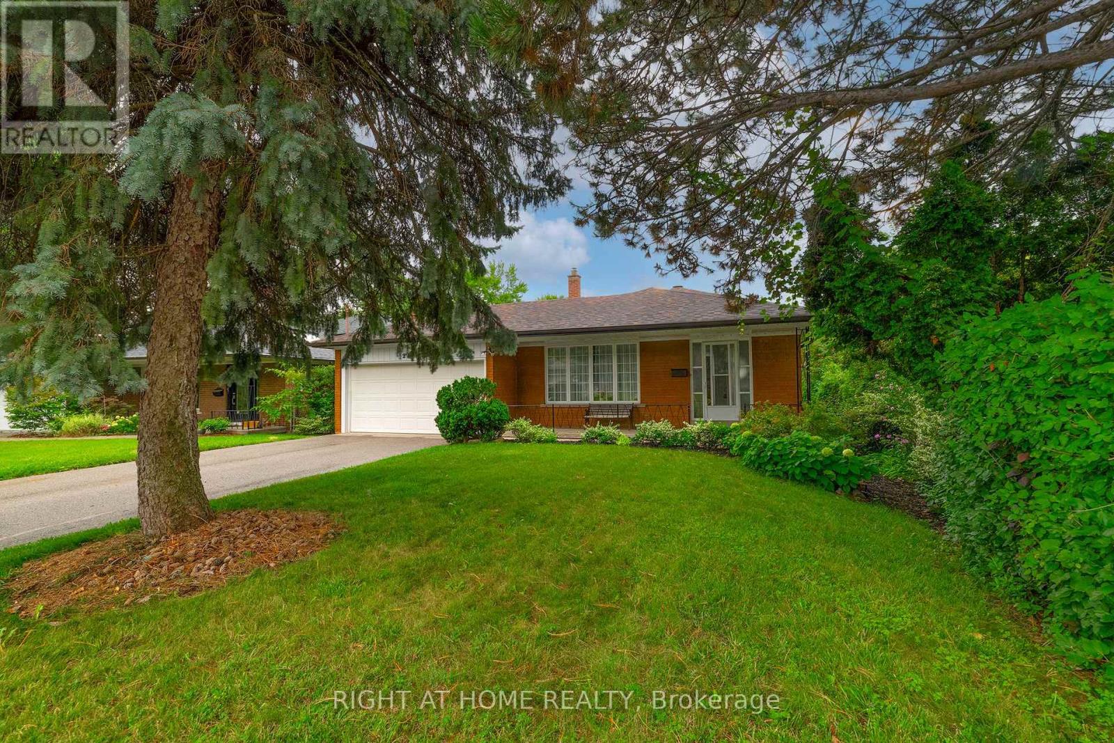236 SHAUGHNESSY BOULEVARD, Toronto, Ontario