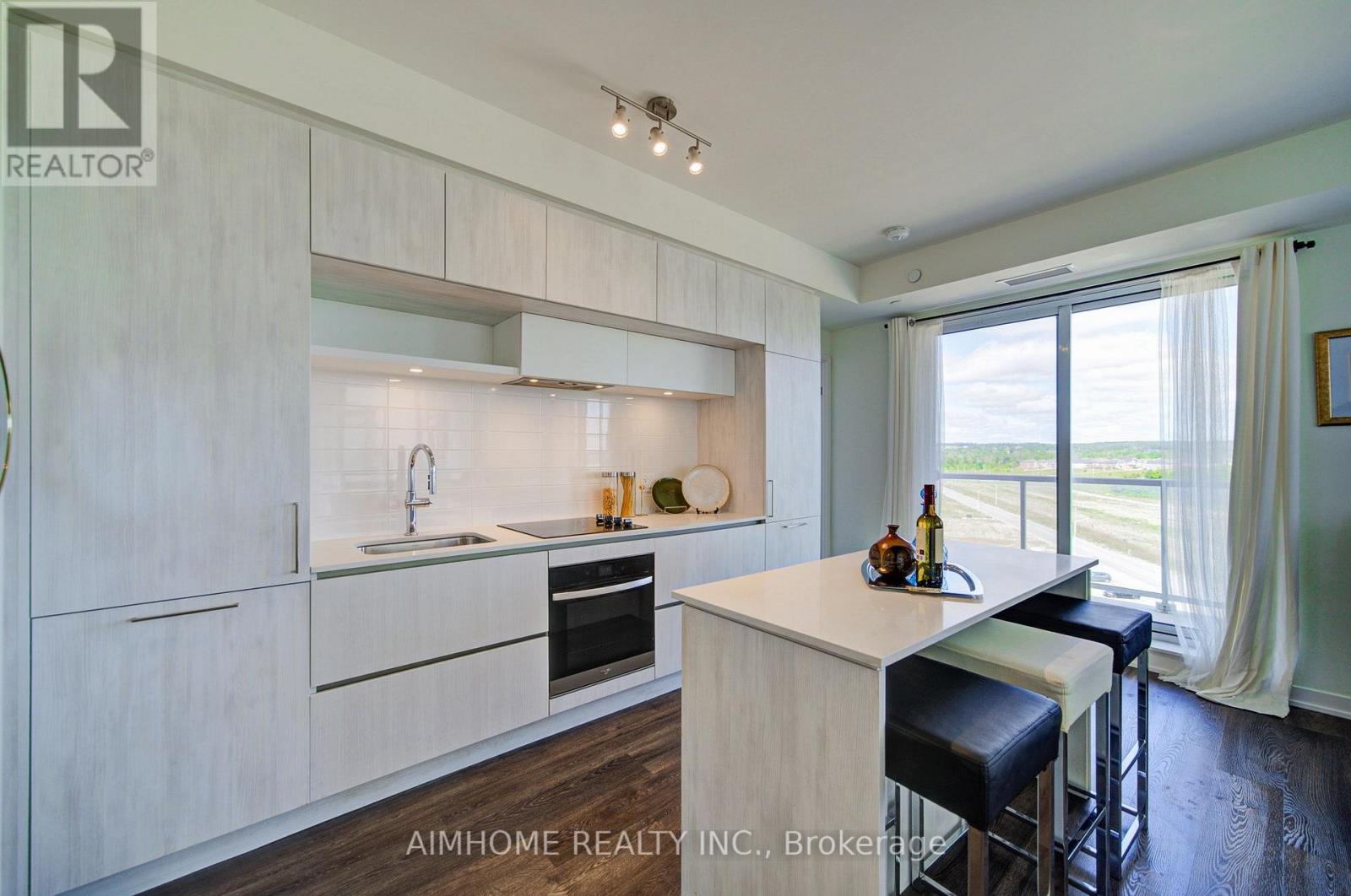 829 - 2 DAVID EYER ROAD E, Richmond Hill, Ontario