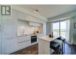 829 - 2 DAVID EYER ROAD E, Richmond Hill, Ontario