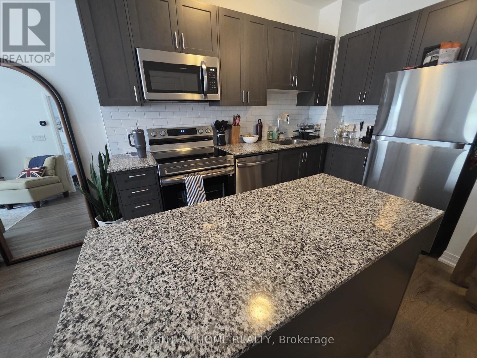 204 - 3285 Carding Mill Trail, Oakville, Ontario  L6M 5P7 - Photo 2 - W13720752
