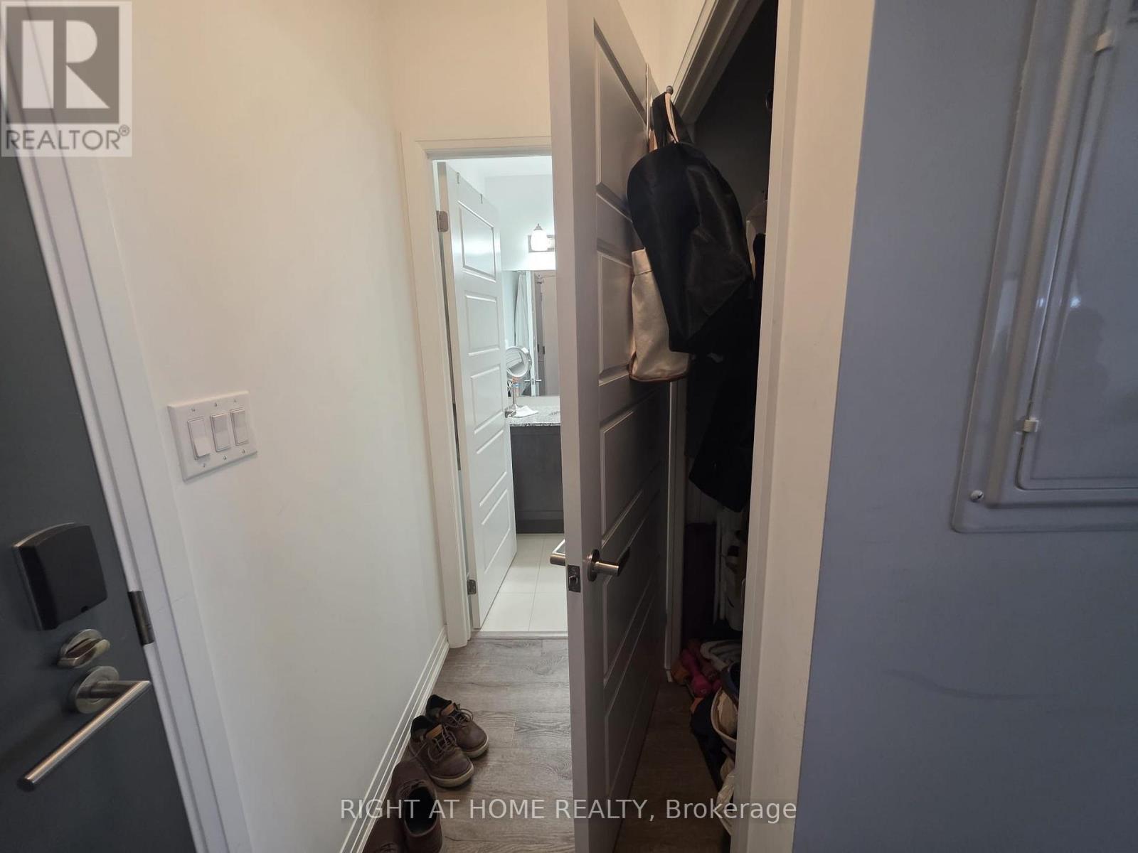 204 - 3285 Carding Mill Trail, Oakville, Ontario  L6M 5P7 - Photo 3 - W13720752