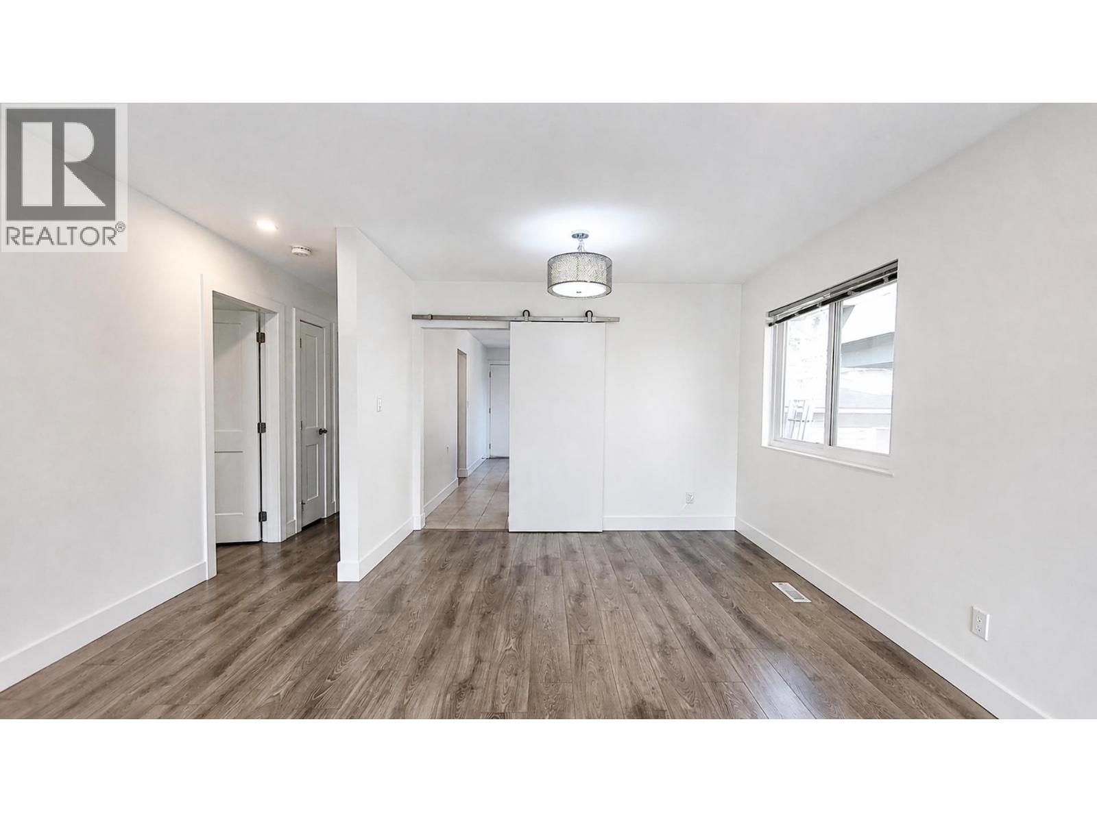 23 N Fell Avenue, Burnaby, British Columbia  V5B 1L3 - Photo 8 - R3159549