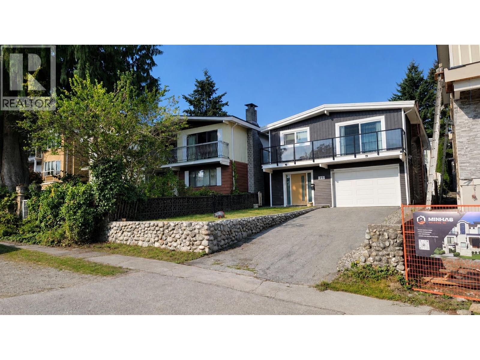 23 N Fell Avenue, Burnaby, British Columbia  V5B 1L3 - Photo 2 - R3159549